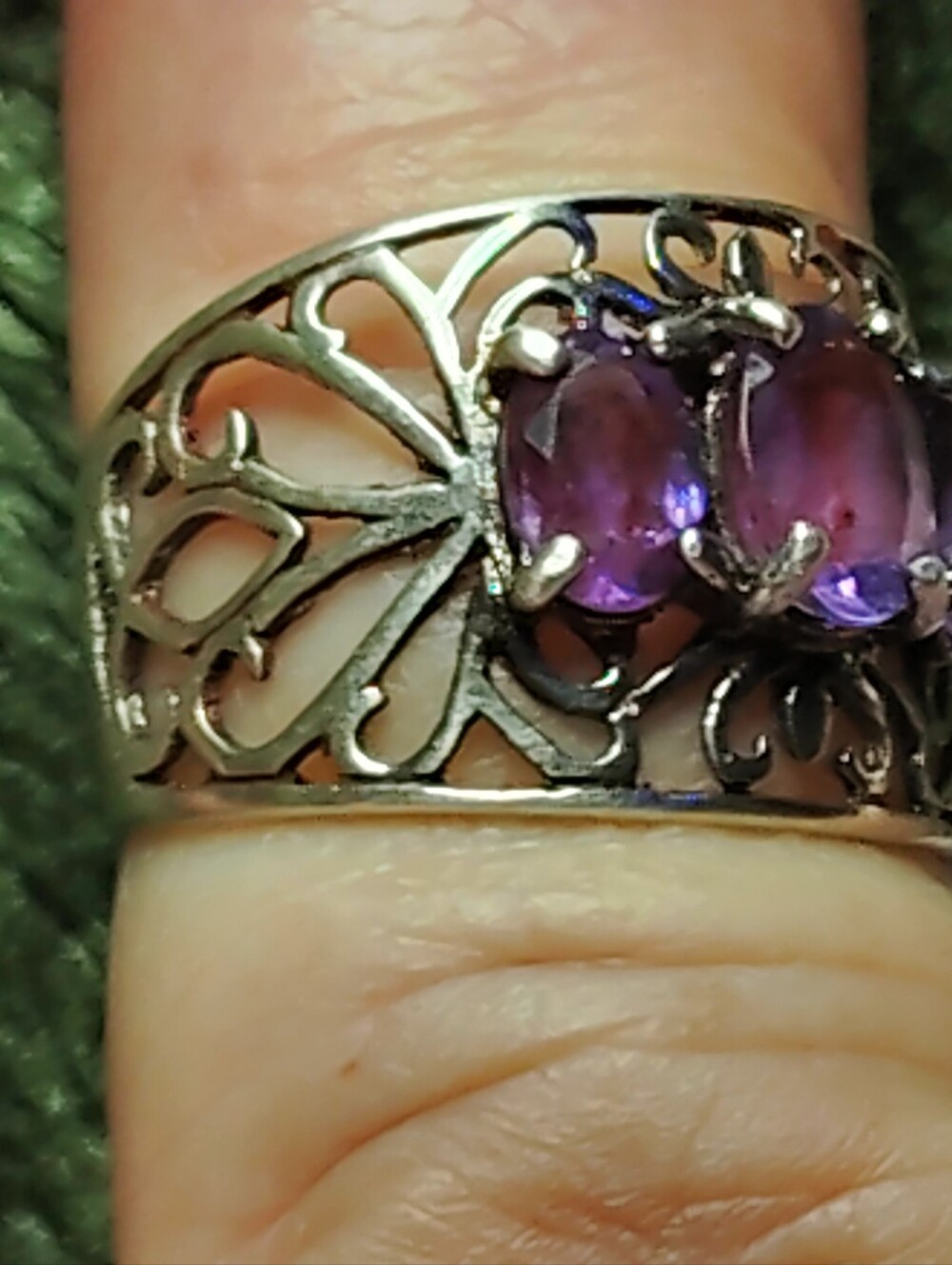 NWT-AFRICAN AMETHYST 3- STONE- STERLING SILVER,  OPEN CUT, RING. SIZE - 6